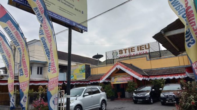 Sekolah-Tinggi-Ilmu-Ekonomi-IEU-Paweda-678x381