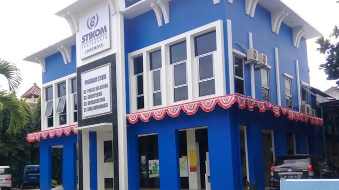 Sekolah-Tinggi-Ilmu-Komunikasi-Yogyakarta--678x381